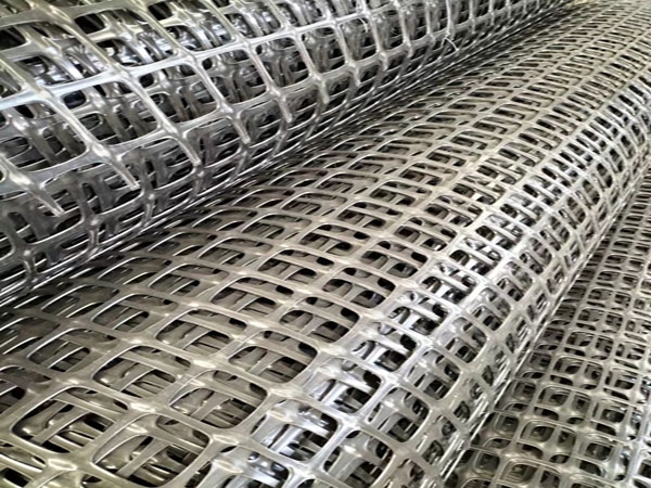 玻纖土工格柵的優(yōu)點(diǎn)及注意事項(xiàng)